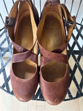 Crown Vintage brown leather mary jane/heel